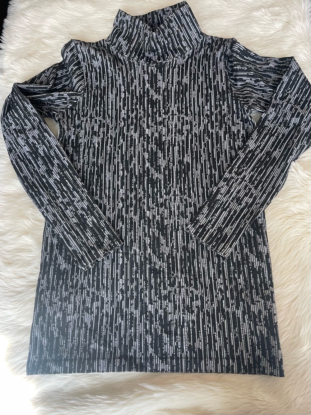 Kyodan Black & White Turtleneck Sweater